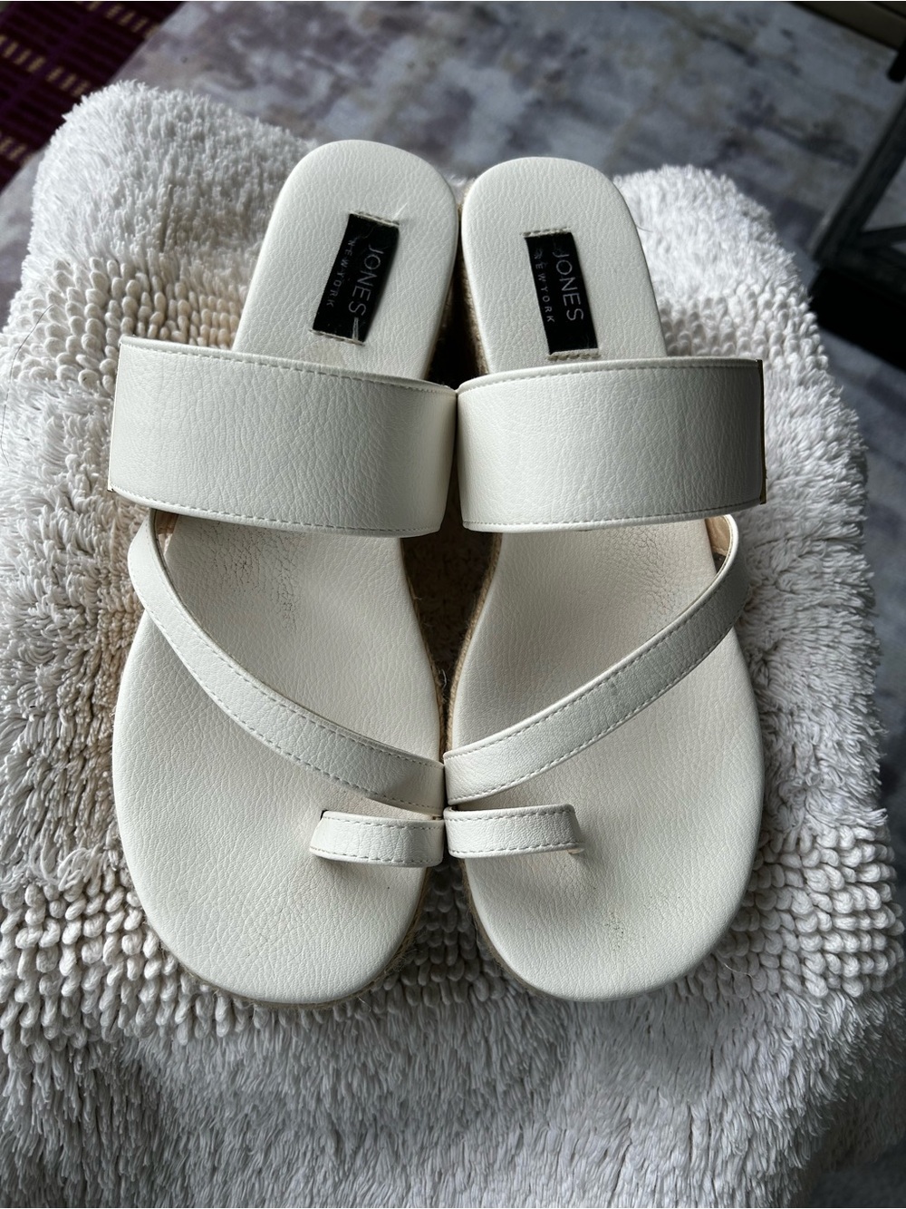 Jones New York Off-White Slide Sandals with Toe Loop
